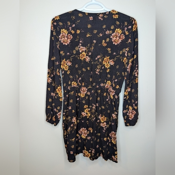 Forever 21 Long Sleeve Floral Wrap Dress Women’s Size Large Black and Yellow - Picture 2 of 9
